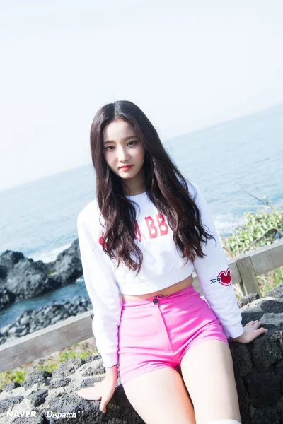 XKHYCCB2dX - #yeonwoo #momoland 
#koreanka