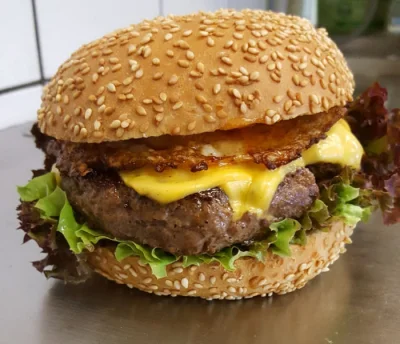 Ruby302 - Mój pierwszy hamburger zjedzony po 6 godzinach bycia wegetarianinem <3
#he...