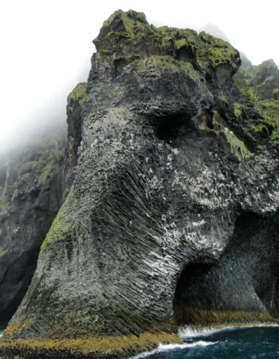 Zdejm_Kapelusz - "Słoniowa skała" w Heimaey na Islandii.

#fotografia #earthporn #i...