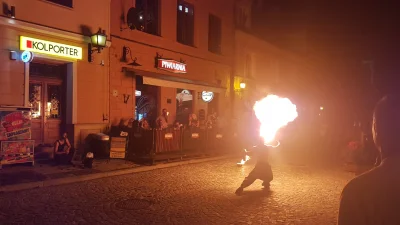 Asarhaddon - Takie skilsy tylko po szkole cyrkowej, klasa połykactwa ognia.

#sandomi...