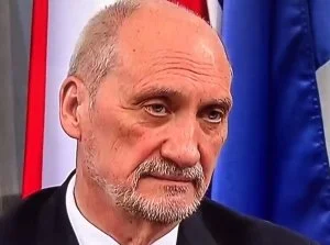 L.....a - Zajebista miniaturka :D Macierewicz fejs