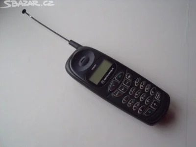 saj - @diabeu255: motorola d160 :) wysuwana antenka i mozliwosc dzialania na baterie ...