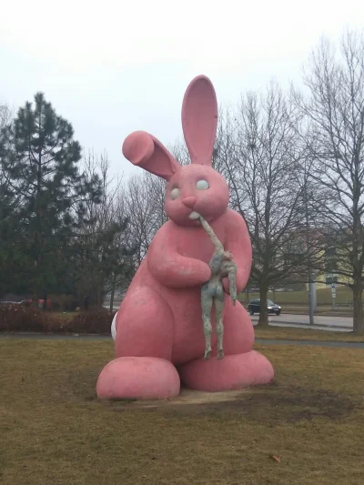 M.....a - Taki posąg zdobi skrzyżowanie ulic Gerskiej i Studentskiej w mieście Plzeň ...