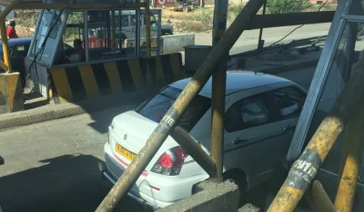 xeon111 - @Melodykop: w Indiach np to popularny widok... samochody wyjeżdzają z salon...