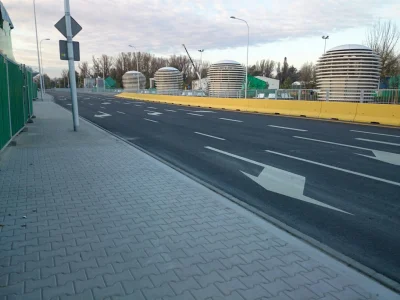Defensywny - Wczoraj otwarto drogę obok stacji Warszawa Stadion prowadzącą przez most...