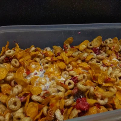 DuzyDzikiZwierz - Dzisiejszy, semi masowy posiłek potreningowy.

75g corn flakes
7...