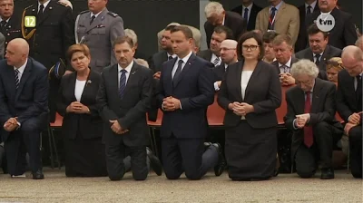 yolantarutowicz - To rząd wstał w końcu z kolan czy też nie? 
Pogubiłam się...