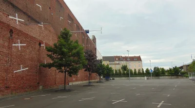 XaDasz - @janusz-lece: a w Niemczech jak brakuje miejsca na ziemi to parkują na... śc...