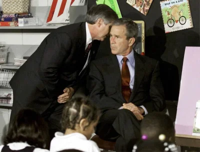 DmNQ193 - Prezydent Bush dowiaduje sie o ataku na World Trade Center podczas wizytacj...