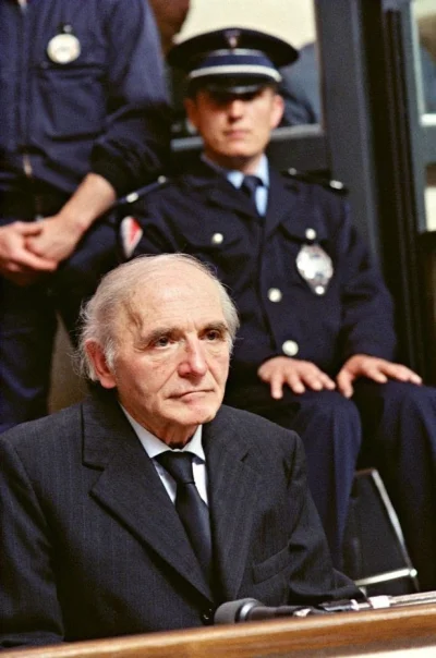 P.....o - Klaus Barbie na sali sądowej. Lyon, Francja, maj 1987. 

Klaus Barbie (Haup...