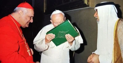 Bofgar - Jan Paweł 2, papież 14 maja 1999 roku całuje święty Koran wypowiadając słowa...