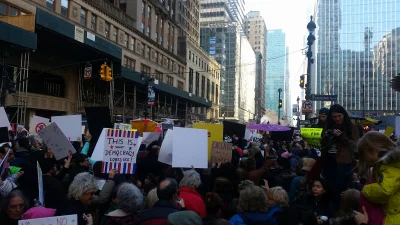 A.....L - Dzisiejsze protesty amerykańskiego KODu w #nyc #nowyjork #trump 

Beka xD