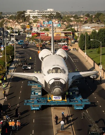 kono123 - Prom kosmiczny Endeavour przemierza ulice Los Angeles do jego nowego domu.
...