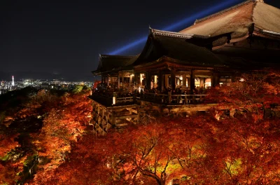 m.....o - #menciowjaponii #japonia #kioto Kiyomizudera nocą. Takie chyba nawet fajne ...