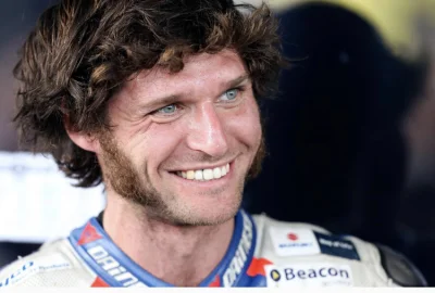 Paulapi - @MegaSmieszek: jest taki sportowy motocyklista nazywa się Guy Martin. Częst...