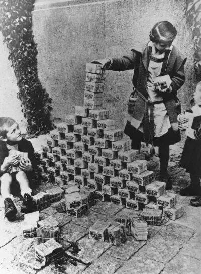 Kakergetes - Niemieckie dzieci bawiące się pieniędzmi w czasie hiperinflacji.
Niemcy...