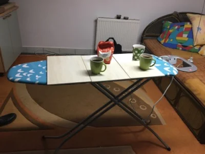 cyckonauta - Kiedy nie masz stolika w domu XD
#heheszki #wnetrza #meble ##!$%@?
