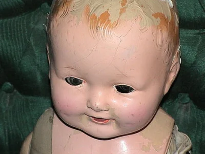 Kazienkowaty - Haunted Harold (Nawiedzony Harold) był pierwszą nawiedzoną lalką sprze...