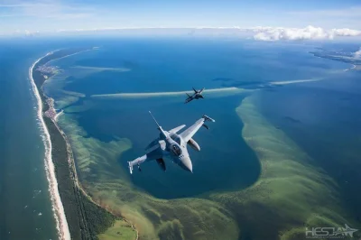 Bednar - F-16 i MiG-29 nad Półwyspem Helskim.

#militaria #militaryboners #aircraft...