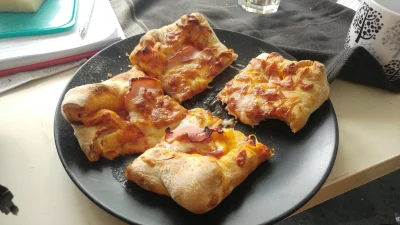 sorek - Pierwsza pizza w nowym domu :D

W komentarzach niespodzianka.

#pizza #uk #go...