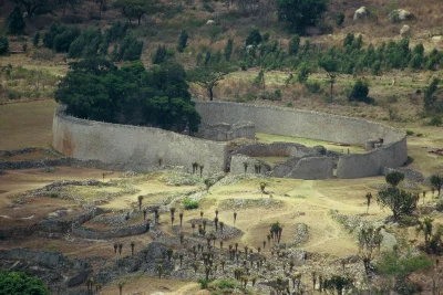 myrmekochoria - Wielkie Zimbabwe (więcej zdjęć w linkach na dole)

Granitowe mury W...
