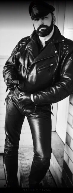 Lukardio - #ladnypan #leather #mrleather #leathermen