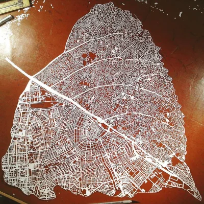 xblackwidowx - #ciekawostki
Mapa Amsterdamu w kształcie liścia wycięta ręcznie z jed...