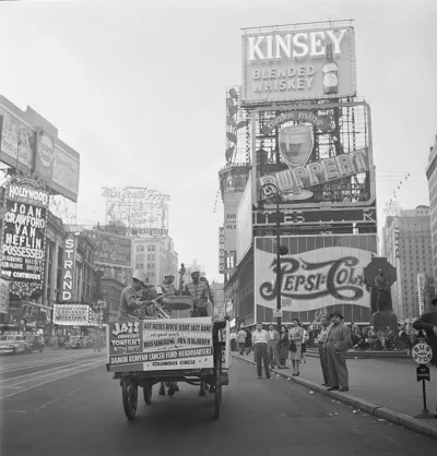 Zdejm_Kapelusz - Times Square, 1947 rok.

#fotografia #usa #nowyjork