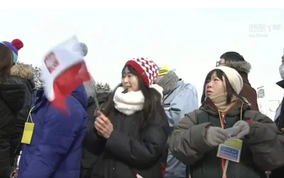 LukaszN - nawet jakaś Japonka macha polską flagą, i to bez żadnych napisów ( ͡° ͜ʖ ͡°...