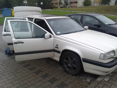 DuszaJestChaosem - > ...nakleja się go samodzielnie na każde volvo lub inne auto, w m...