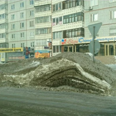 Mesk - Historia zimy - warstwy geologiczne śniegu, Omsk, Rosja 
#nadskaly #geologia ...