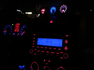 quit13 - Te połączenie niebieskiego i czerwonego podświetlenia wnętrza w VW to szczyt...