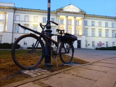 Majestic12 - @PolskaB: Największy pomnik z serii widoczny poniżej (rower wojskowy) :D...