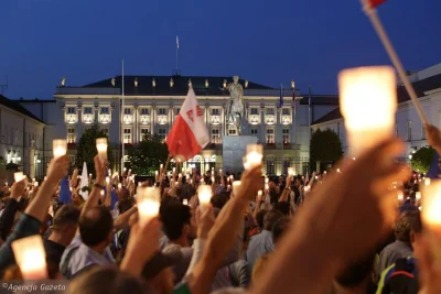 k.....3 - Lewicowcy korzystając ze swojego demokratycznego prawa do protestów, nie ni...