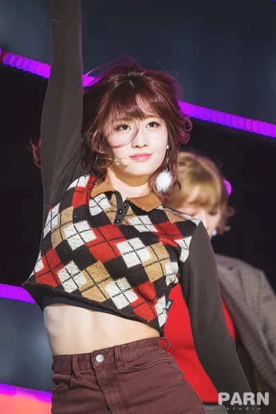 XKHYCCB2dX - #momo #twice 
#koreanka #japonka