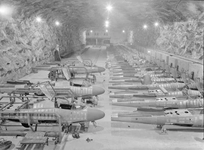 s....._ - Fabryka samolotów w kopalni soli. Okolice Schönebeck, 1945

#okw #iiwojna...