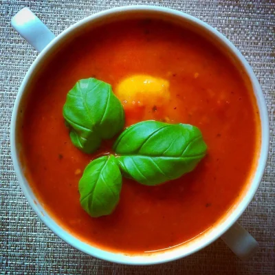 Krupier - Dawno nic nie wrzucałem. 

Dziś pomidorowa zupa krem z mozzarellą. Prosta...