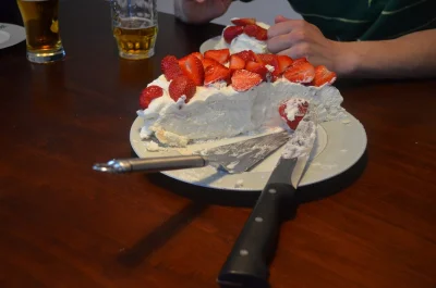 zamnanikt - Nie wiem czy kiedyś jedliście tort bezowy (pavlova), ale ja dziś zrobiłam...