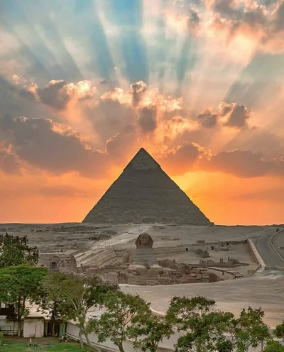 nowik - Zachód słońca w Gizie

#piramidy #egipt #historia #ciekawostki #earthporn #...