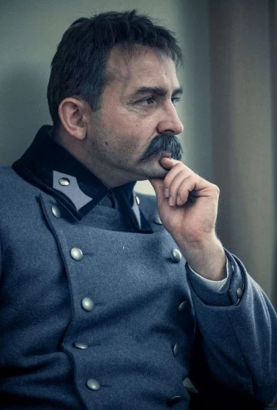 ColdMary6100 - Borys Szyc (tak, to nie jest żart) jako marszałek Józef Piłsudski 

...