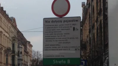 turbonerd - > A znajdź w Polsce ulicę na której nie ma nasrane znakami drogowymi po 3...