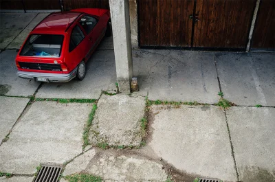 Monochrome_Man - Jeszcze jedno foto: Samotny Pontiac LeMans czeka w gorący dzień na j...