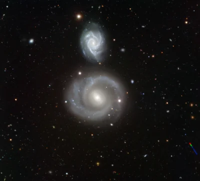 d.....4 - NGC 799 (pośrodku zdjęcia) i mniejsza NGC 800

#kosmos #astronomia #conoc...