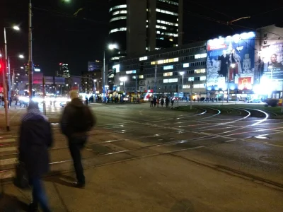 Mikno - Demonstracja 8 osób zablokowała całe rondo na placu Zawiszy o godzinie 17 xD
...