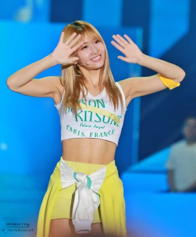 XKHYCCB2dX - #momo #twice 
#koreanka #japonka