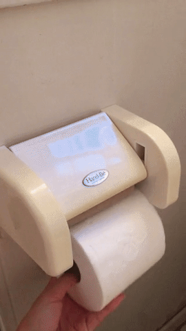 F.....x - #toaleta #japonia #gif #technologia #czystosc Wymiana papieru toaletowego w...