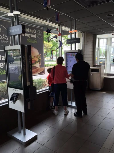 lukasz-vall - W odpowiedzi na wyższą płacę minimalną McDonald's zainstalował kioski w...
