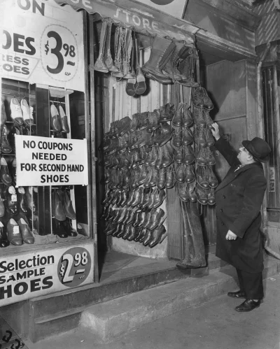 myrmekochoria - O racjonowaniu gumy i butów podczas II wojny światowej w USA

Warti...