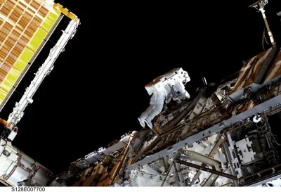 d.....4 - EVA misji STS-128, 5 września 2009. 

#kosmos #sts 128 #discovery #archiwan...