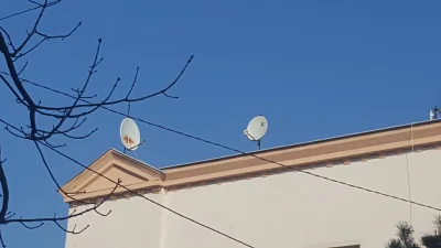 majsterV2 - Jakiego satelitę odbiera antena po lewej?
#satelity #telewizja #siecikom...